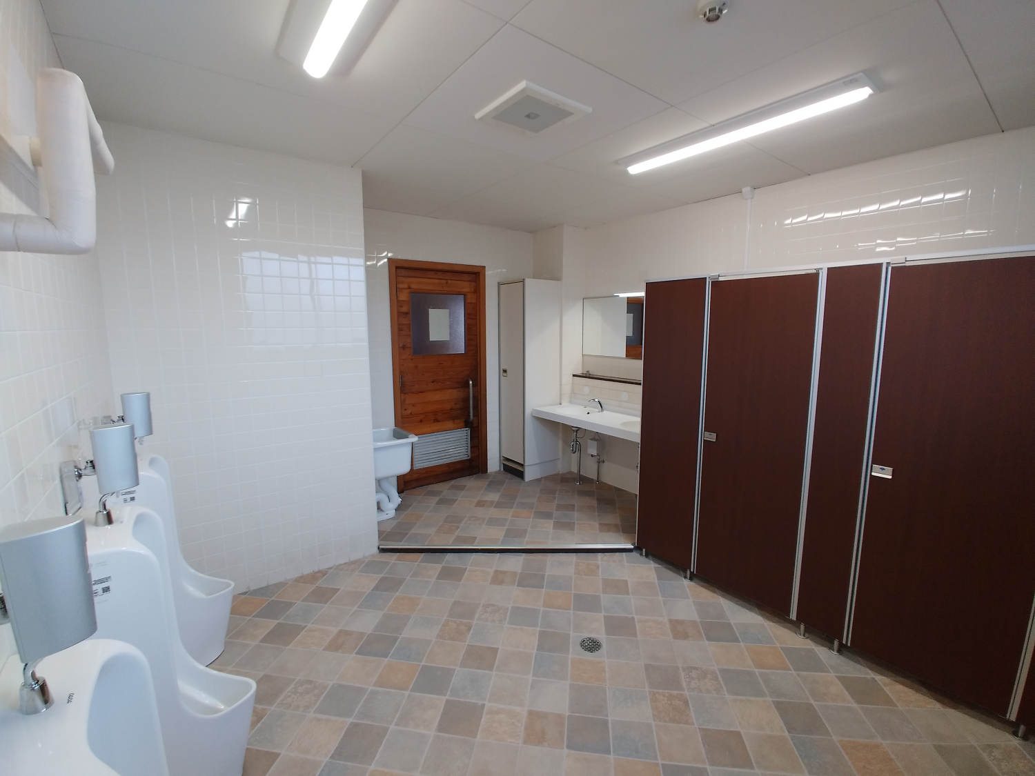 小諸商業高等学校管理混合教室棟4階ﾄｲﾚ改修工事