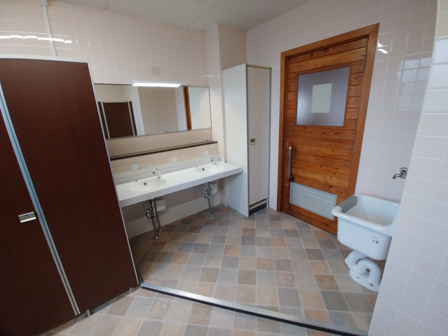 小諸商業高等学校管理混合教室棟4階ﾄｲﾚ改修工事