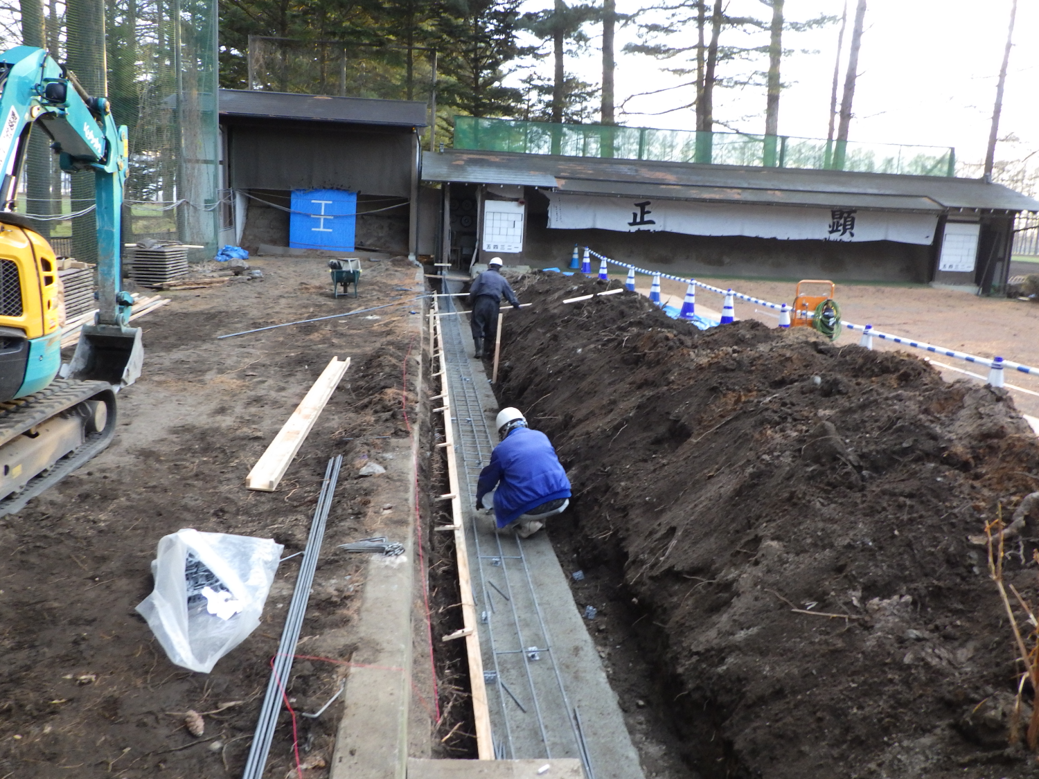 令和3年度　市単　公園管理事業　駒場公園弓道場（近的）塀改修工事
