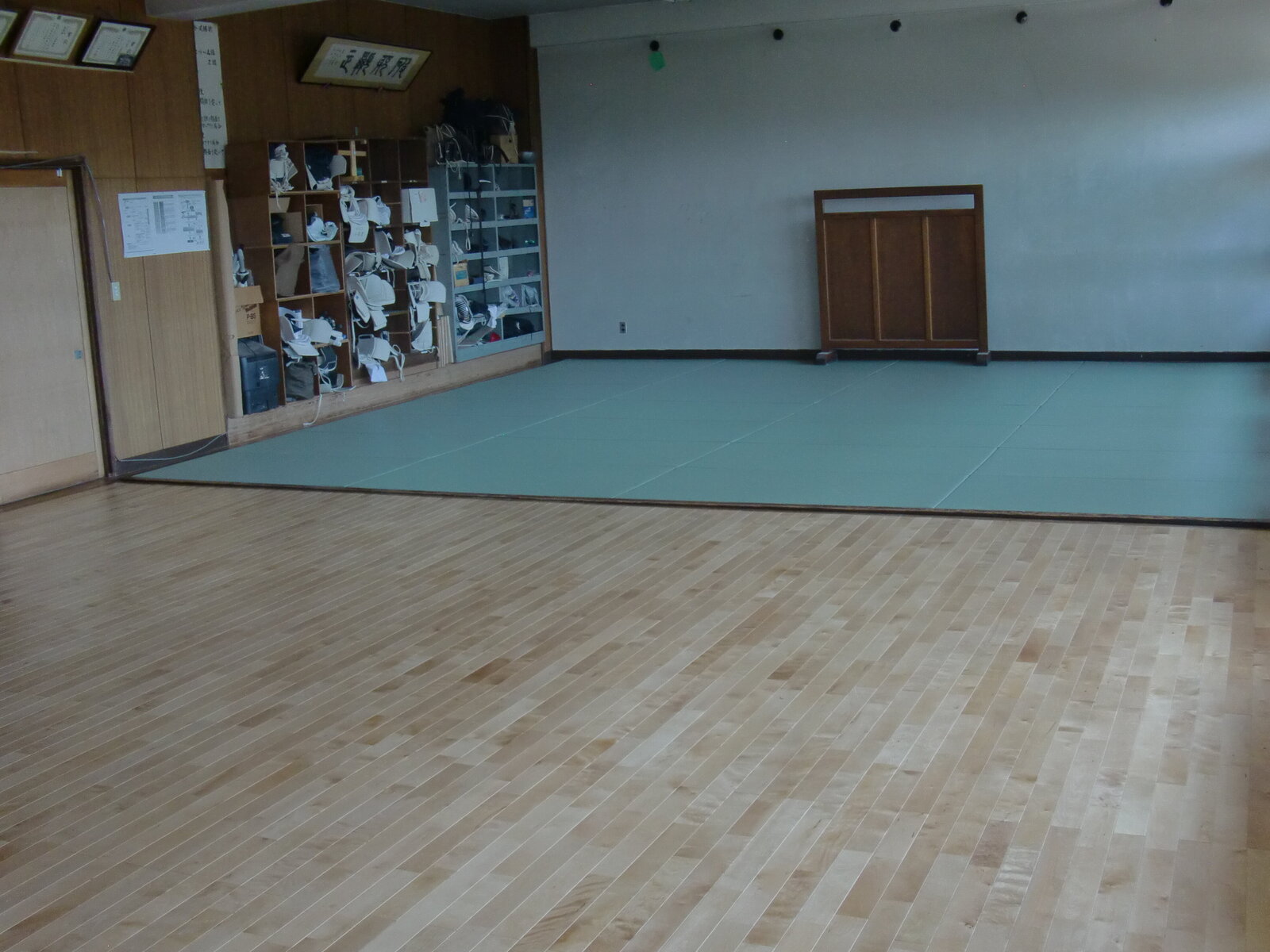 小諸警察署　柔剣道場床畳改修工事