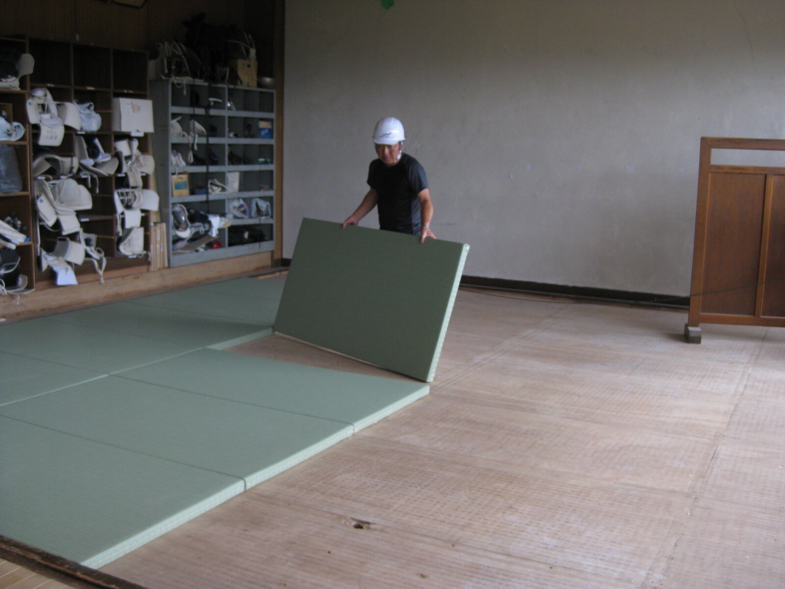 小諸警察署　柔剣道場床畳改修工事