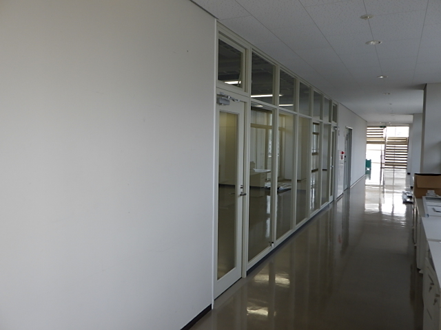 信州大学（上田）繊維学部総合研究棟5階間仕切り壁改修工事