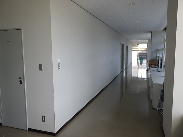 信州大学（上田）繊維学部総合研究棟5階間仕切り壁改修工事