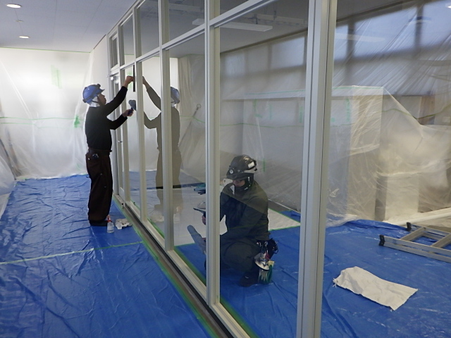 信州大学（上田）繊維学部総合研究棟5階間仕切り壁改修工事