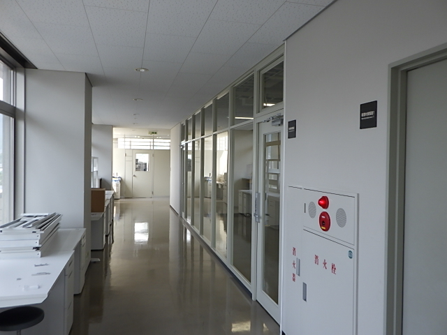 信州大学（上田）繊維学部総合研究棟5階間仕切り壁改修工事