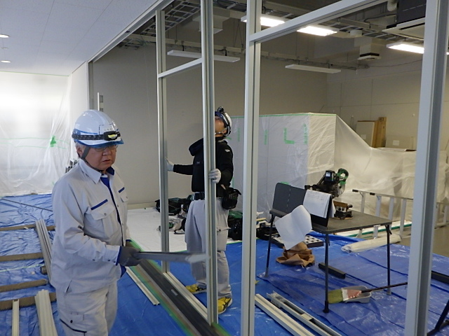 信州大学（上田）繊維学部総合研究棟5階間仕切り壁改修工事