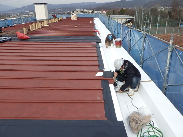 佐久平総合技術高等学校　臼田ｷｬﾝﾊﾟｽ　南校舎屋根改修工事