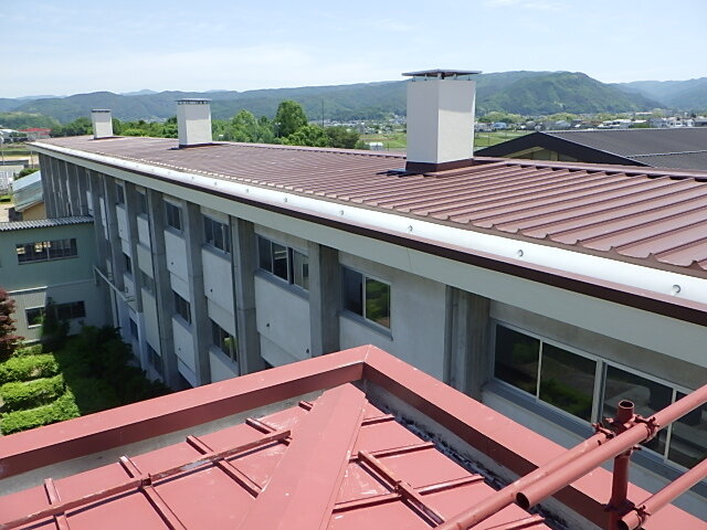 佐久平総合技術高等学校　臼田ｷｬﾝﾊﾟｽ　南校舎屋根改修工事