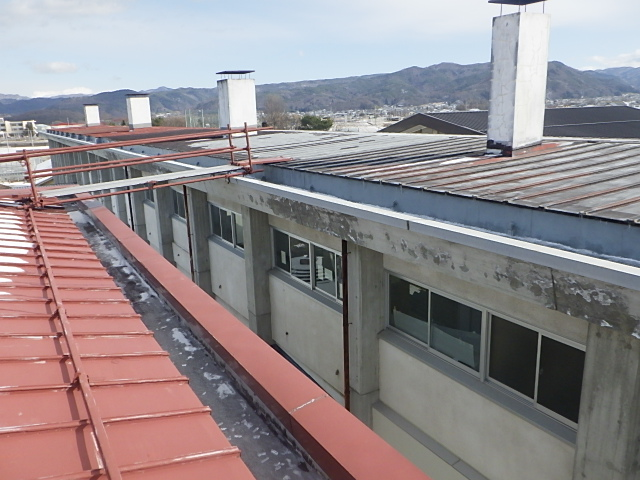 佐久平総合技術高等学校　臼田ｷｬﾝﾊﾟｽ　南校舎屋根改修工事
