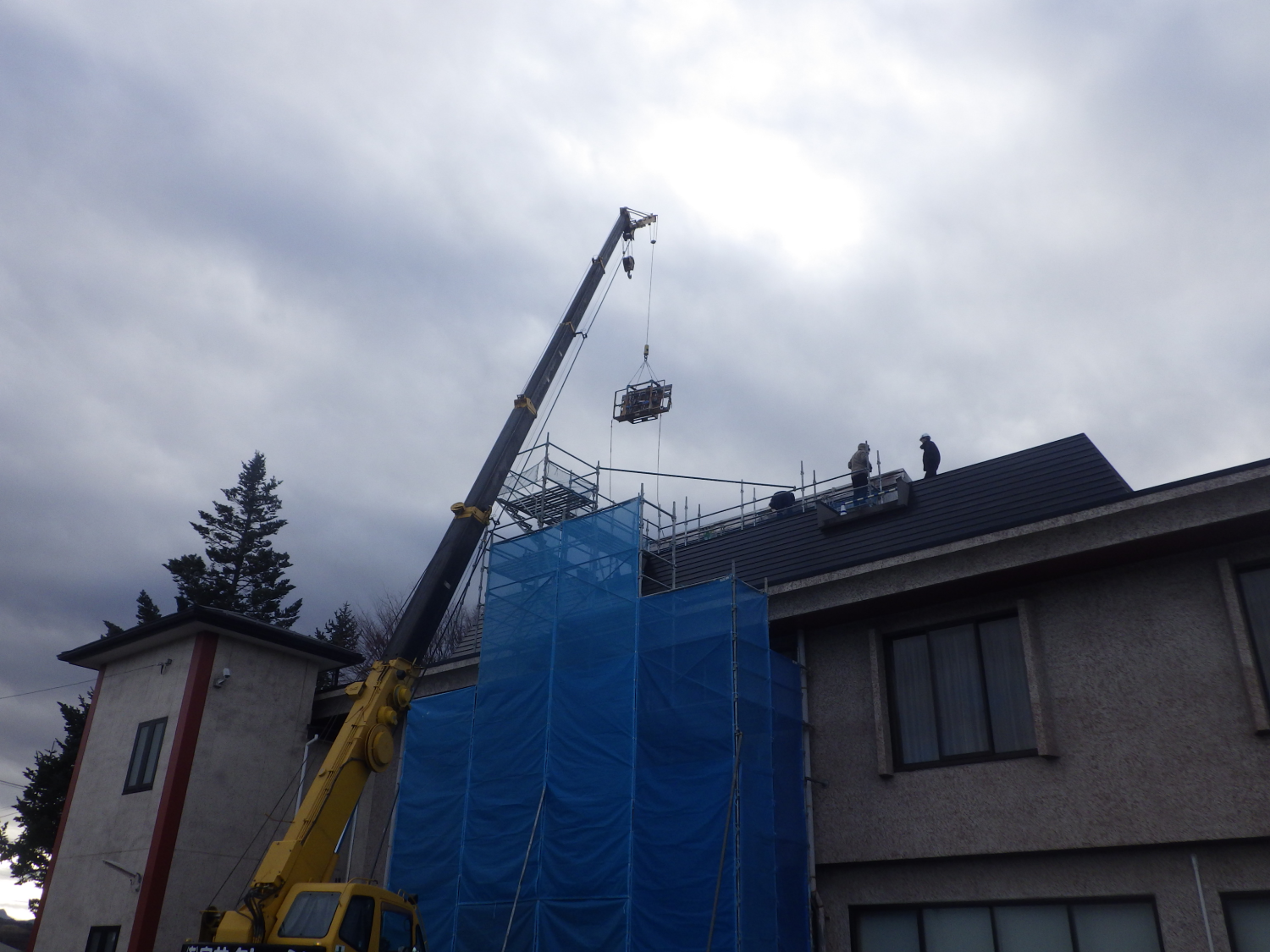 令和7年度　佐久市役所議会棟屋根改修工事