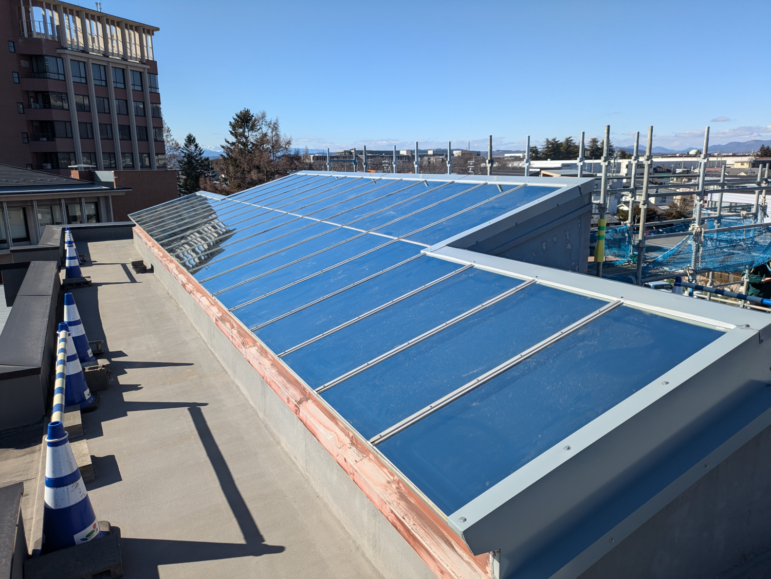 令和7年度　佐久市役所議会棟屋根改修工事