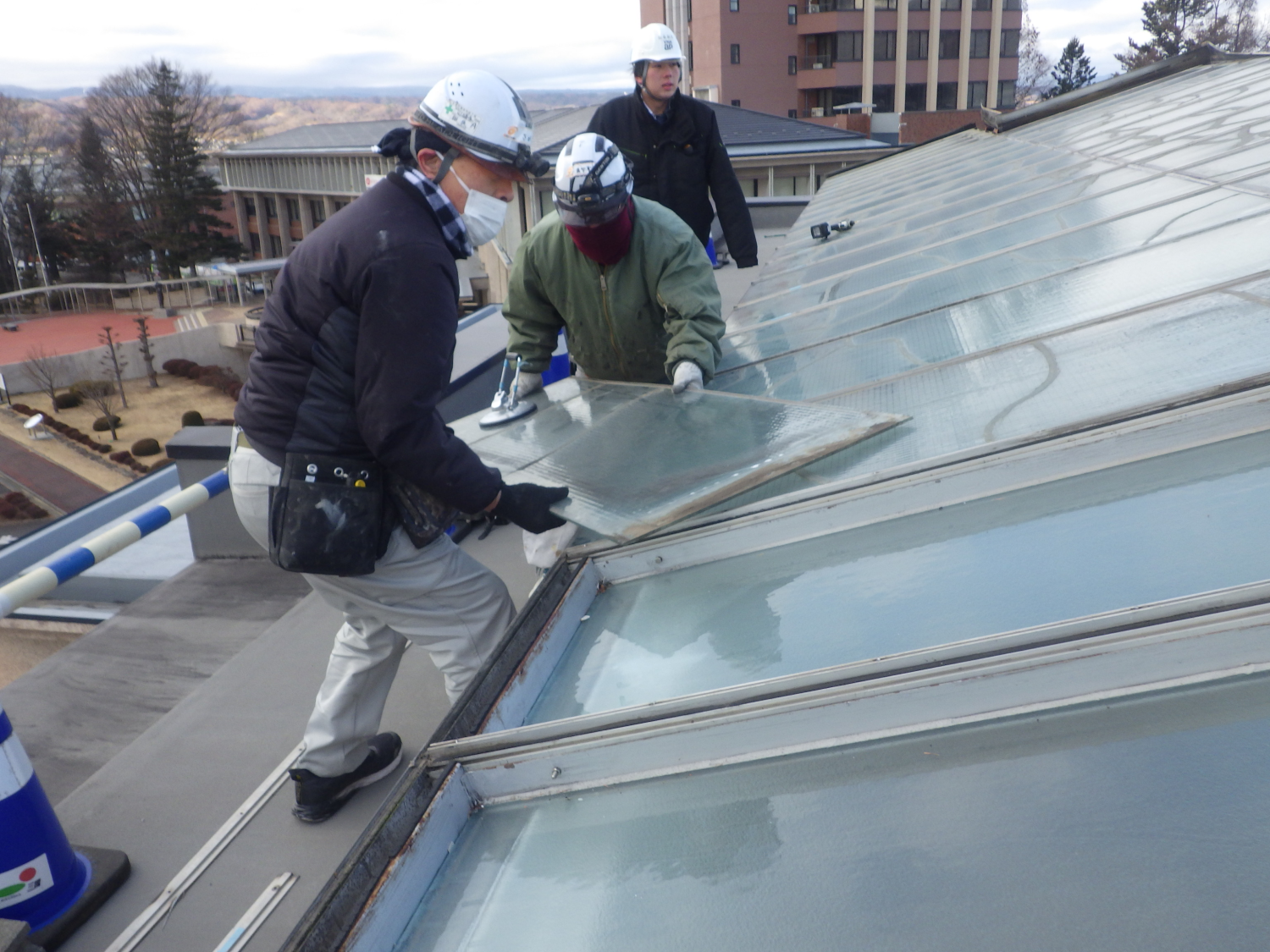 令和7年度　佐久市役所議会棟屋根改修工事