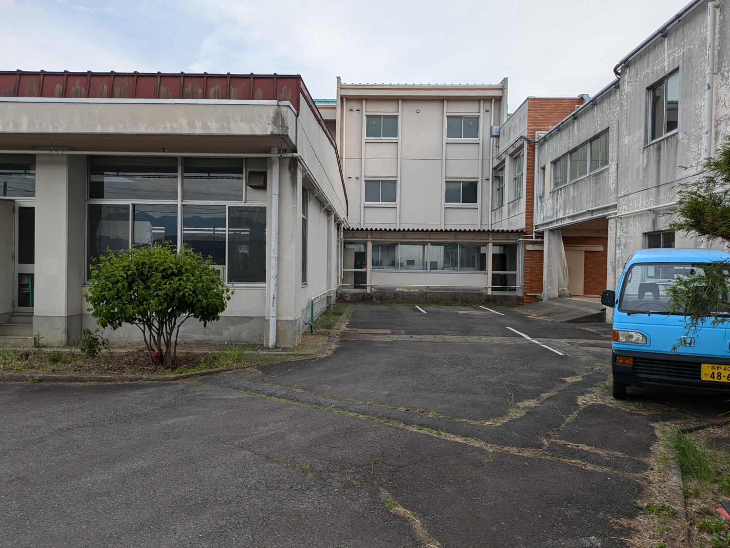 令和7年度　佐久市立浅科小学校給食受室仮設工事